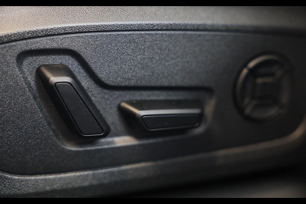 Audi Q3 45 TFSI e S Line Competition / SONOS / Memory / Camera / Lane Assist / Open Panoramadak / Led / Pdc / 21 Inch