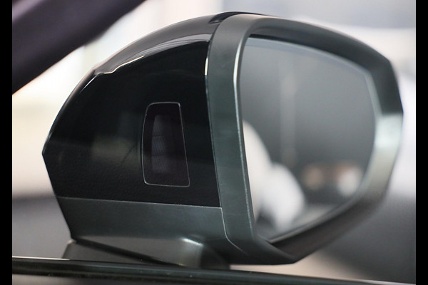 Audi Q3 45 TFSI e S Line Competition / SONOS / Memory / Camera / Lane Assist / Open Panoramadak / Led / Pdc / 21 Inch