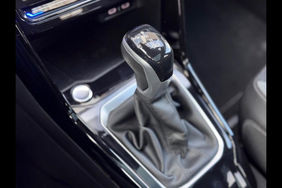 Volkswagen T-Roc 1.5 TSI 3x R-Line Pano/IQ.Light/Keyless/Camera