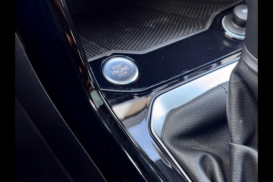 Volkswagen T-Roc 1.5 TSI 3x R-Line Pano/IQ.Light/Keyless/Camera