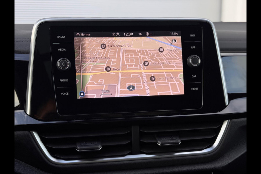 Volkswagen T-Roc 1.5 TSI 3x R-Line Pano/IQ.Light/Keyless/Camera