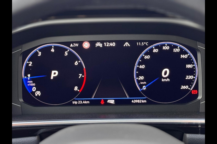 Volkswagen T-Roc 1.5 TSI 3x R-Line Pano/IQ.Light/Keyless/Camera