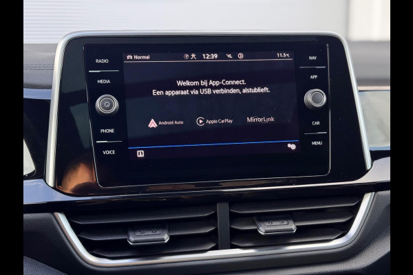 Volkswagen T-Roc 1.5 TSI 3x R-Line Pano/IQ.Light/Keyless/Camera