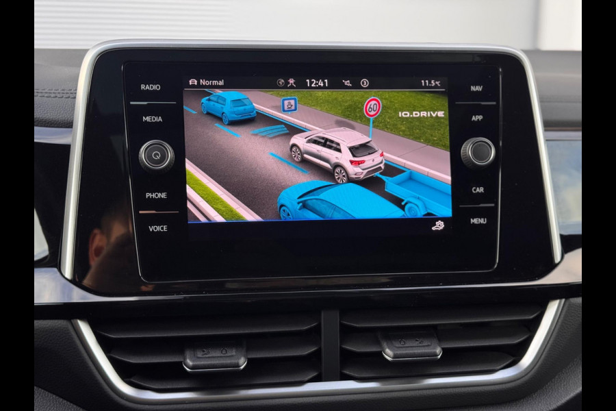 Volkswagen T-Roc 1.5 TSI 3x R-Line Pano/IQ.Light/Keyless/Camera