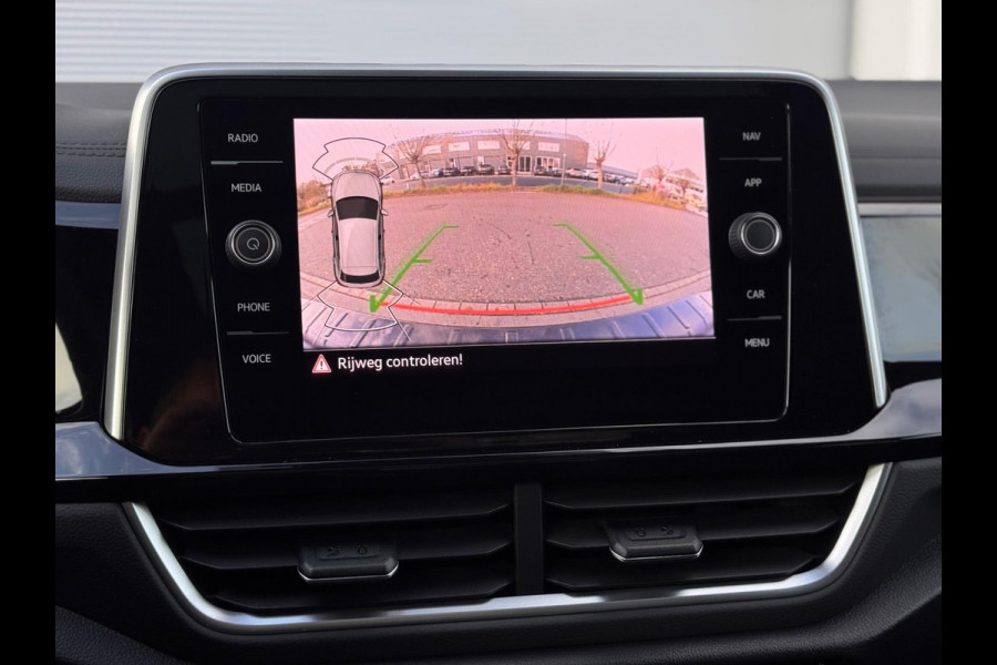 Volkswagen T-Roc 1.5 TSI 3x R-Line Pano/IQ.Light/Keyless/Camera