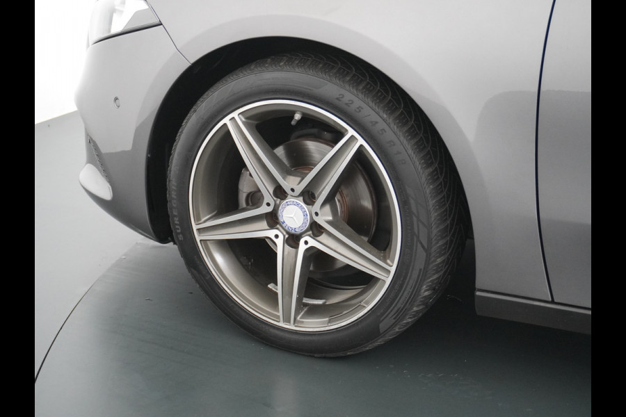 Mercedes-Benz A-Klasse 180 Navi Virtual-Cockpit Camera Ecc Cruise Control Pdc Keyless Stoelverwarming Regen-Lichtsensor Led Lmv Bluetooth