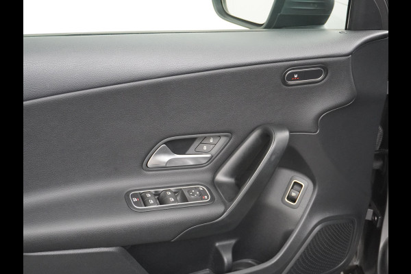 Mercedes-Benz A-Klasse 180 Navi Virtual-Cockpit Camera Ecc Cruise Control Pdc Keyless Stoelverwarming Regen-Lichtsensor Led Lmv Bluetooth