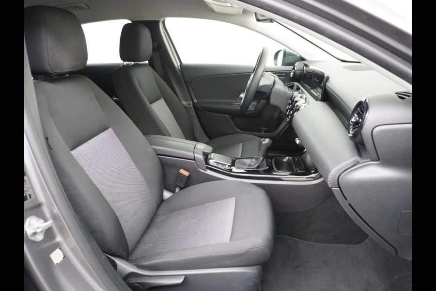 Mercedes-Benz A-Klasse 180 Navi Virtual-Cockpit Camera Ecc Cruise Control Pdc Keyless Stoelverwarming Regen-Lichtsensor Led Lmv Bluetooth