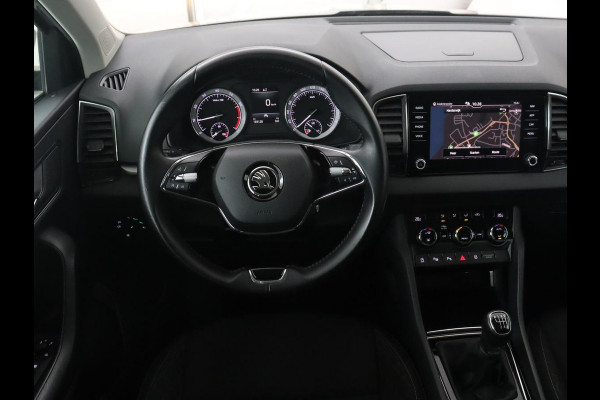 Škoda Karoq 1.0 TSI Business Edition | Panoramadak | Trekhaak | Carplay | Navigatie | Park Assist  | Climate control | DAB | Cruise control | Bluetooth