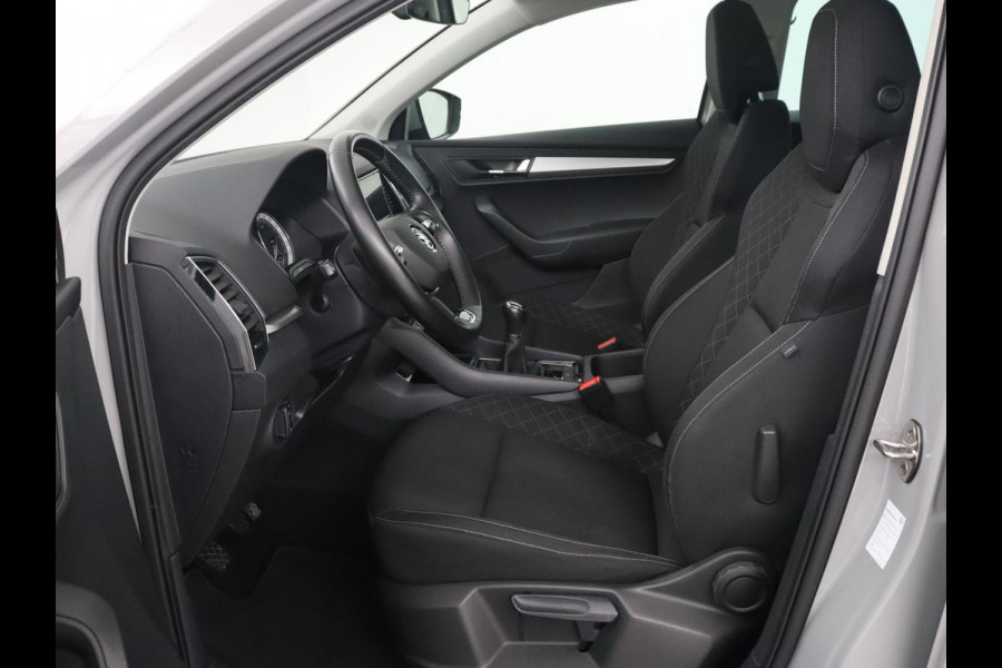 Škoda Karoq 1.0 TSI Business Edition | Panoramadak | Trekhaak | Carplay | Navigatie | Park Assist  | Climate control | DAB | Cruise control | Bluetooth