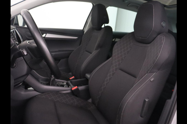 Škoda Karoq 1.0 TSI Business Edition | Panoramadak | Trekhaak | Carplay | Navigatie | Park Assist  | Climate control | DAB | Cruise control | Bluetooth