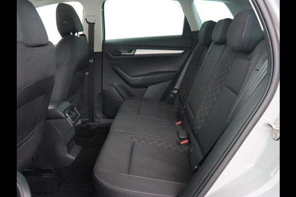 Škoda Karoq 1.0 TSI Business Edition | Panoramadak | Trekhaak | Carplay | Navigatie | Park Assist  | Climate control | DAB | Cruise control | Bluetooth