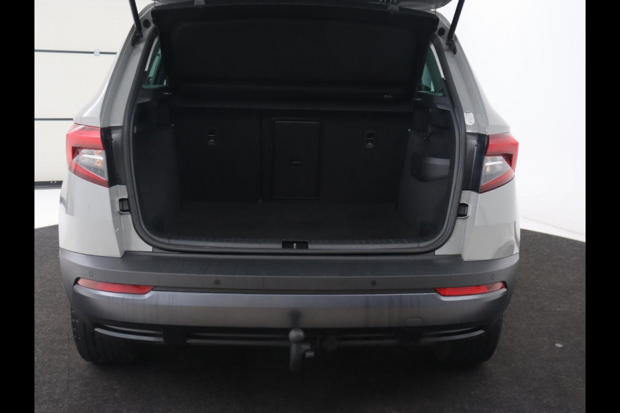 Škoda Karoq 1.0 TSI Business Edition | Panoramadak | Trekhaak | Carplay | Navigatie | Park Assist  | Climate control | DAB | Cruise control | Bluetooth