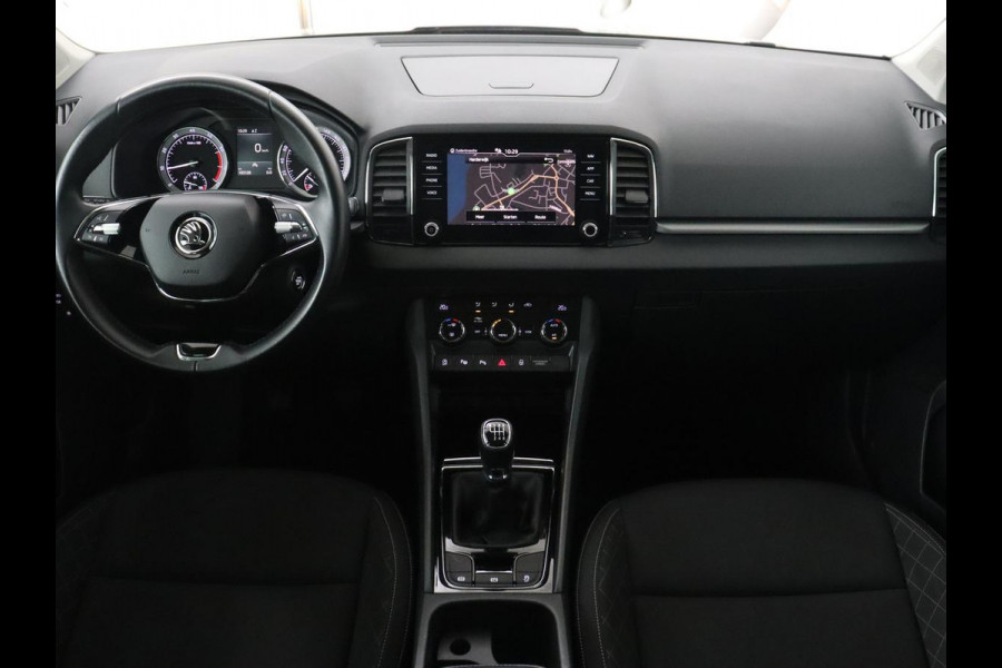 Škoda Karoq 1.0 TSI Business Edition | Panoramadak | Trekhaak | Carplay | Navigatie | Park Assist  | Climate control | DAB | Cruise control | Bluetooth