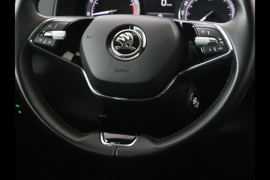 Škoda Karoq 1.0 TSI Business Edition | Panoramadak | Trekhaak | Carplay | Navigatie | Park Assist  | Climate control | DAB | Cruise control | Bluetooth