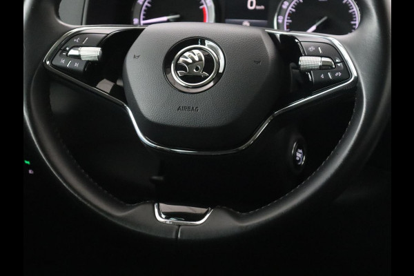 Škoda Karoq 1.0 TSI Business Edition | Panoramadak | Trekhaak | Carplay | Navigatie | Park Assist  | Climate control | DAB | Cruise control | Bluetooth