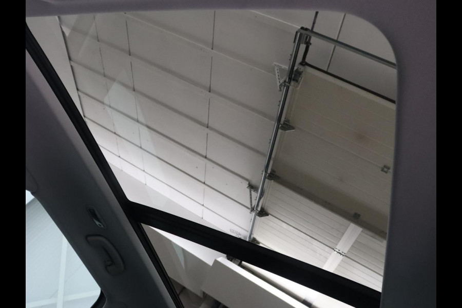 Škoda Karoq 1.0 TSI Business Edition | Panoramadak | Trekhaak | Carplay | Navigatie | Park Assist  | Climate control | DAB | Cruise control | Bluetooth