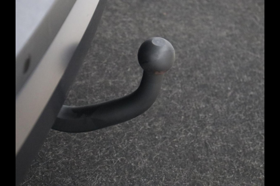 Škoda Karoq 1.0 TSI Business Edition | Panoramadak | Trekhaak | Carplay | Navigatie | Park Assist  | Climate control | DAB | Cruise control | Bluetooth