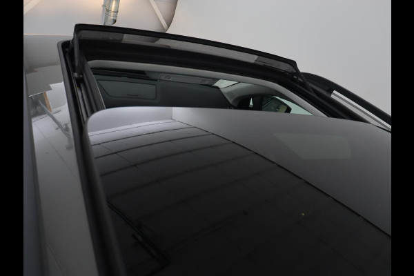 Škoda Karoq 1.0 TSI Business Edition | Panoramadak | Trekhaak | Carplay | Navigatie | Park Assist  | Climate control | DAB | Cruise control | Bluetooth