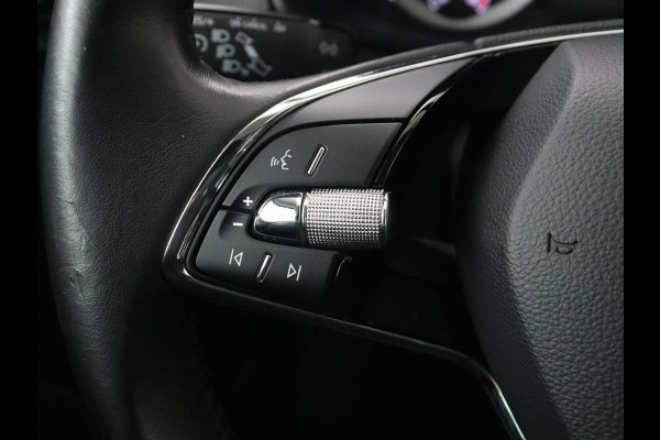 Škoda Karoq 1.0 TSI Business Edition | Panoramadak | Trekhaak | Carplay | Navigatie | Park Assist  | Climate control | DAB | Cruise control | Bluetooth