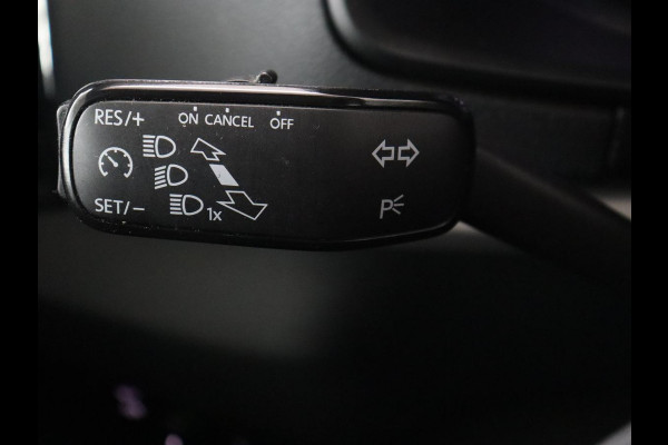 Škoda Karoq 1.0 TSI Business Edition | Panoramadak | Trekhaak | Carplay | Navigatie | Park Assist  | Climate control | DAB | Cruise control | Bluetooth