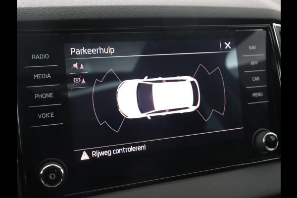 Škoda Karoq 1.0 TSI Business Edition | Panoramadak | Trekhaak | Carplay | Navigatie | Park Assist  | Climate control | DAB | Cruise control | Bluetooth