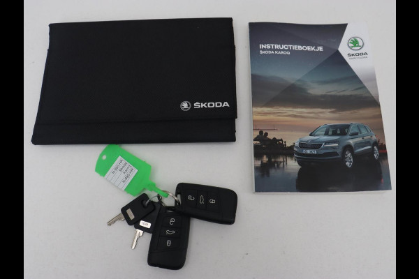 Škoda Karoq 1.0 TSI Business Edition | Panoramadak | Trekhaak | Carplay | Navigatie | Park Assist  | Climate control | DAB | Cruise control | Bluetooth
