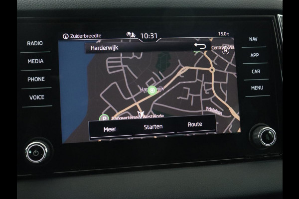 Škoda Karoq 1.0 TSI Business Edition | Panoramadak | Trekhaak | Carplay | Navigatie | Park Assist  | Climate control | DAB | Cruise control | Bluetooth