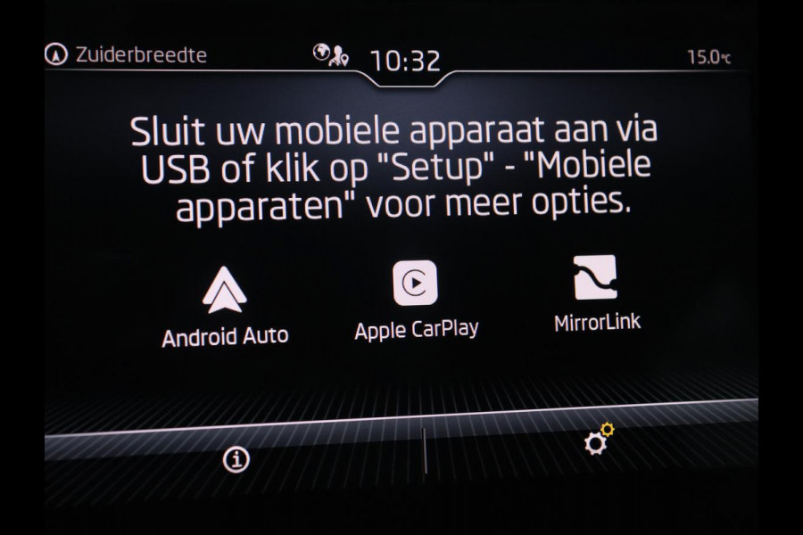 Škoda Karoq 1.0 TSI Business Edition | Panoramadak | Trekhaak | Carplay | Navigatie | Park Assist  | Climate control | DAB | Cruise control | Bluetooth