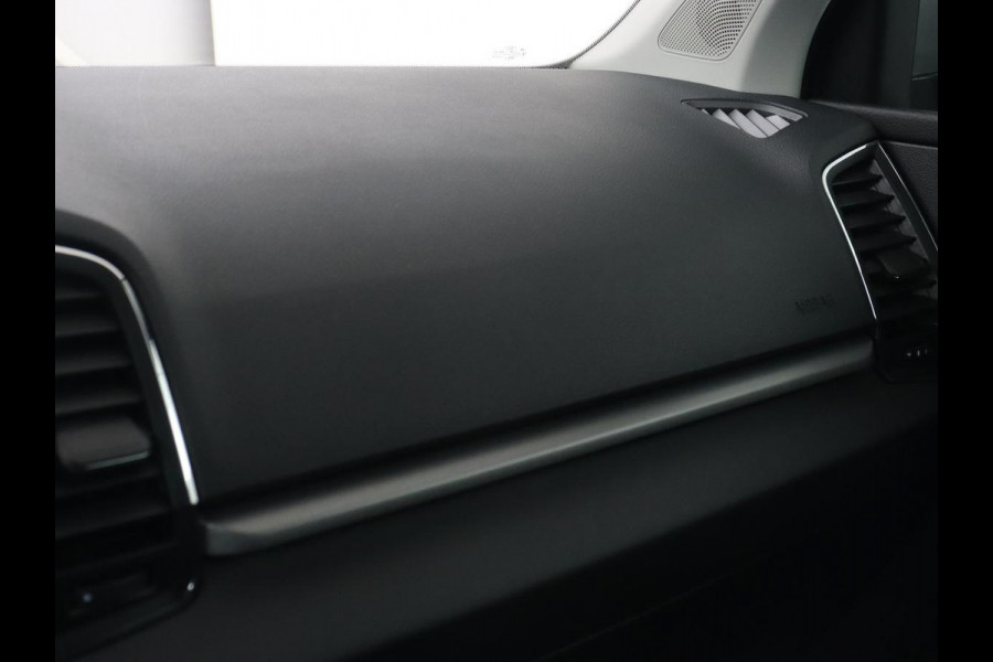 Škoda Karoq 1.0 TSI Business Edition | Panoramadak | Trekhaak | Carplay | Navigatie | Park Assist  | Climate control | DAB | Cruise control | Bluetooth