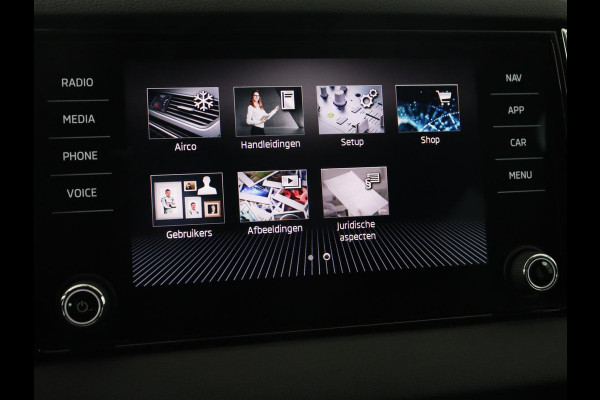 Škoda Karoq 1.0 TSI Business Edition | Panoramadak | Trekhaak | Carplay | Navigatie | Park Assist  | Climate control | DAB | Cruise control | Bluetooth