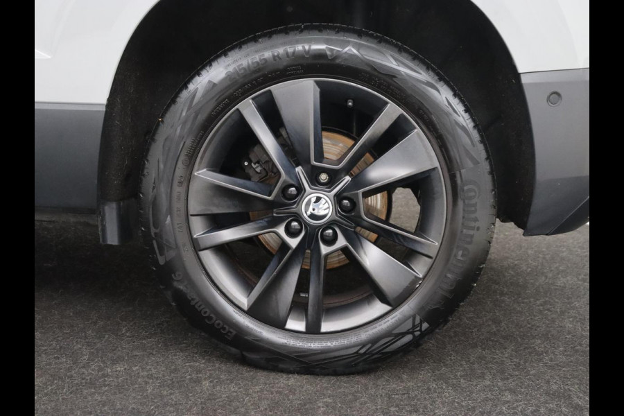 Škoda Karoq 1.0 TSI Business Edition | Panoramadak | Trekhaak | Carplay | Navigatie | Park Assist  | Climate control | DAB | Cruise control | Bluetooth