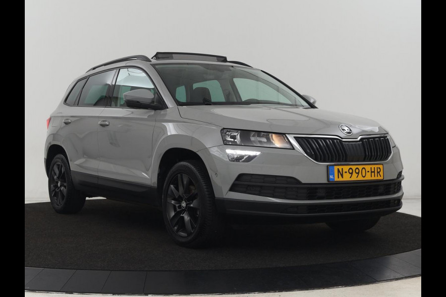 Škoda Karoq 1.0 TSI Business Edition | Panoramadak | Trekhaak | Carplay | Navigatie | Park Assist  | Climate control | DAB | Cruise control | Bluetooth