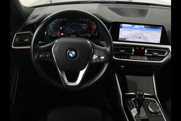 BMW 3 Serie 318i High Executive | Sport Line | Leder | Stoelverwarming | Camera | Sportstoelen | Carplay | Sfeerverlichting | Live Cockpit | Navigatie | Full LED | Climate control | Park Assist | Cruise control