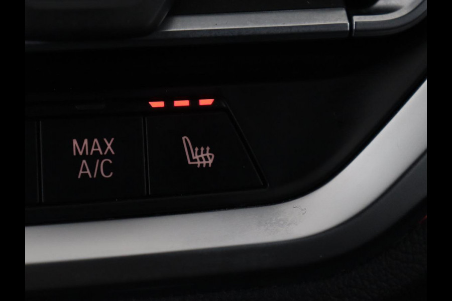 BMW 3 Serie 318i High Executive | Sport Line | Leder | Stoelverwarming | Camera | Sportstoelen | Carplay | Sfeerverlichting | Live Cockpit | Navigatie | Full LED | Climate control | Park Assist | Cruise control