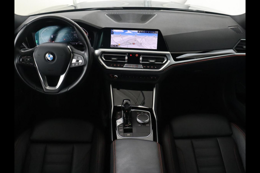 BMW 3 Serie 318i High Executive | Sport Line | Leder | Stoelverwarming | Camera | Sportstoelen | Carplay | Sfeerverlichting | Live Cockpit | Navigatie | Full LED | Climate control | Park Assist | Cruise control