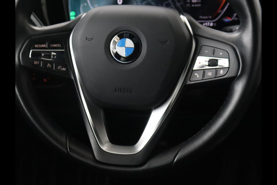 BMW 3 Serie 318i High Executive | Sport Line | Leder | Stoelverwarming | Camera | Sportstoelen | Carplay | Sfeerverlichting | Live Cockpit | Navigatie | Full LED | Climate control | Park Assist | Cruise control