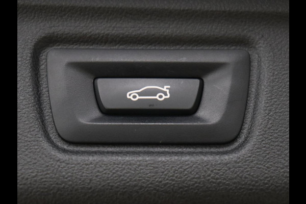 BMW 3 Serie 318i High Executive | Sport Line | Leder | Stoelverwarming | Camera | Sportstoelen | Carplay | Sfeerverlichting | Live Cockpit | Navigatie | Full LED | Climate control | Park Assist | Cruise control