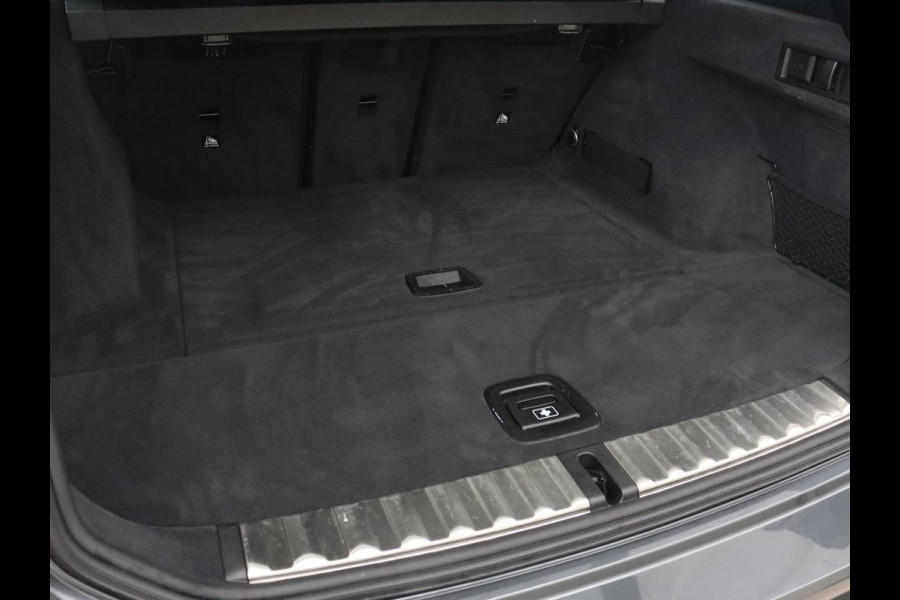 BMW 3 Serie 318i High Executive | Sport Line | Leder | Stoelverwarming | Camera | Sportstoelen | Carplay | Sfeerverlichting | Live Cockpit | Navigatie | Full LED | Climate control | Park Assist | Cruise control