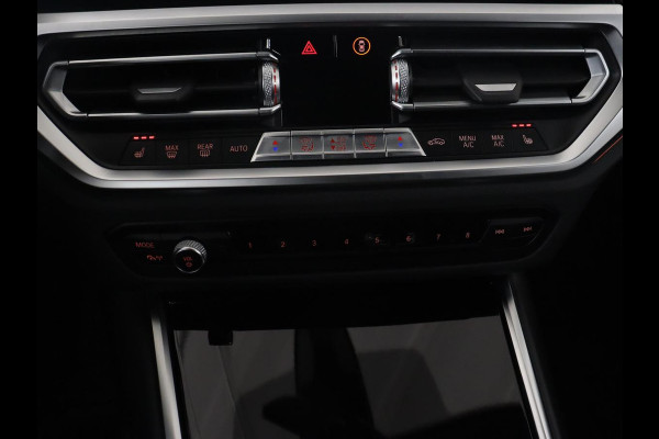 BMW 3 Serie 318i High Executive | Sport Line | Leder | Stoelverwarming | Camera | Sportstoelen | Carplay | Sfeerverlichting | Live Cockpit | Navigatie | Full LED | Climate control | Park Assist | Cruise control