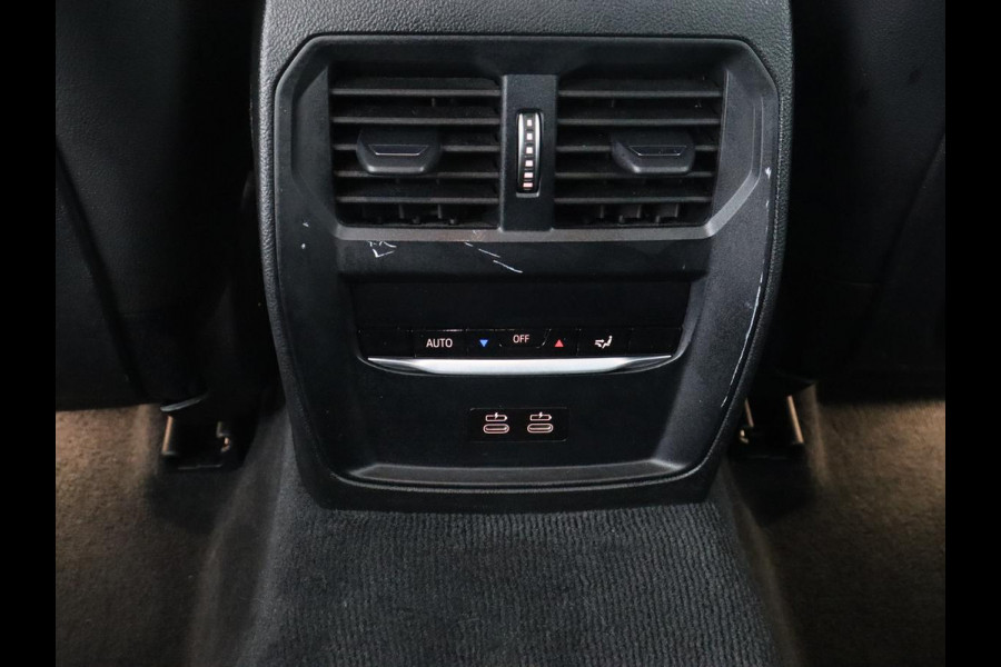 BMW 3 Serie 318i High Executive | Sport Line | Leder | Stoelverwarming | Camera | Sportstoelen | Carplay | Sfeerverlichting | Live Cockpit | Navigatie | Full LED | Climate control | Park Assist | Cruise control