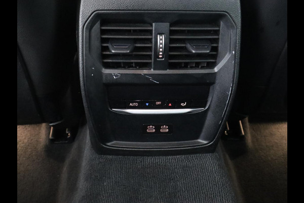 BMW 3 Serie 318i High Executive | Sport Line | Leder | Stoelverwarming | Camera | Sportstoelen | Carplay | Sfeerverlichting | Live Cockpit | Navigatie | Full LED | Climate control | Park Assist | Cruise control