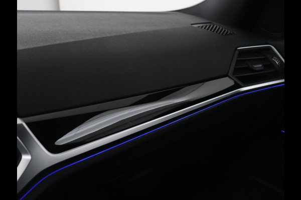 BMW 3 Serie 318i High Executive | Sport Line | Leder | Stoelverwarming | Camera | Sportstoelen | Carplay | Sfeerverlichting | Live Cockpit | Navigatie | Full LED | Climate control | Park Assist | Cruise control