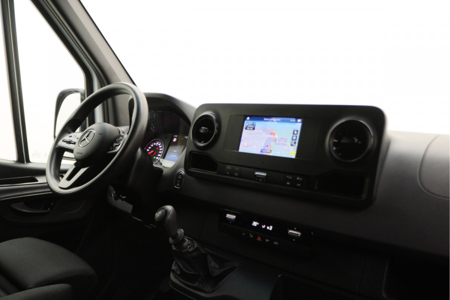 Mercedes-Benz Sprinter 317 CDI L2H2 Airco, Cruise, Chauffeursstoel, Camera, Rijstrooksensor, Trekhaak, DAB