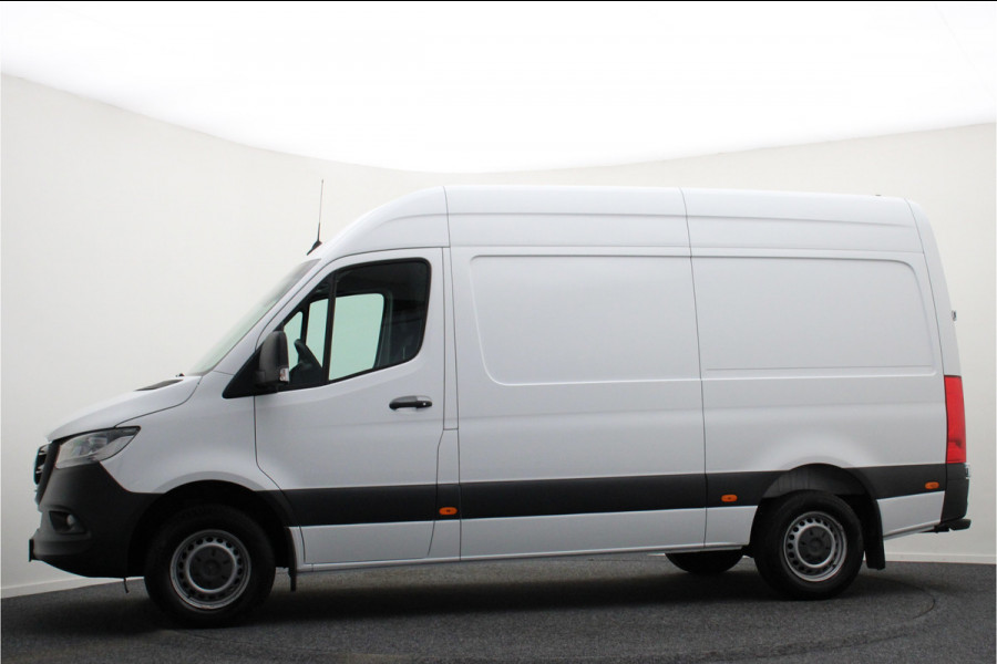 Mercedes-Benz Sprinter 317 CDI L2H2 Airco, Cruise, Chauffeursstoel, Camera, Rijstrooksensor, Trekhaak, DAB