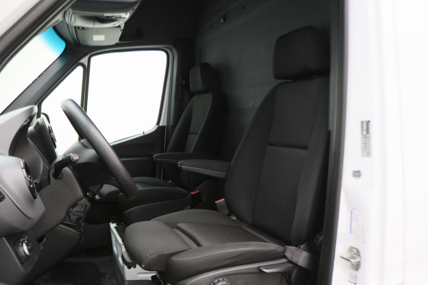 Mercedes-Benz Sprinter 317 CDI L2H2 Airco, Cruise, Chauffeursstoel, Camera, Rijstrooksensor, Trekhaak, DAB
