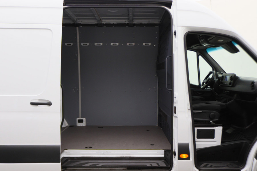 Mercedes-Benz Sprinter 317 CDI L2H2 Airco, Cruise, Chauffeursstoel, Camera, Rijstrooksensor, Trekhaak, DAB