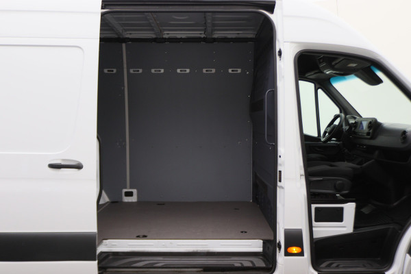 Mercedes-Benz Sprinter 317 CDI L2H2 Airco, Cruise, Chauffeursstoel, Camera, Rijstrooksensor, Trekhaak, DAB