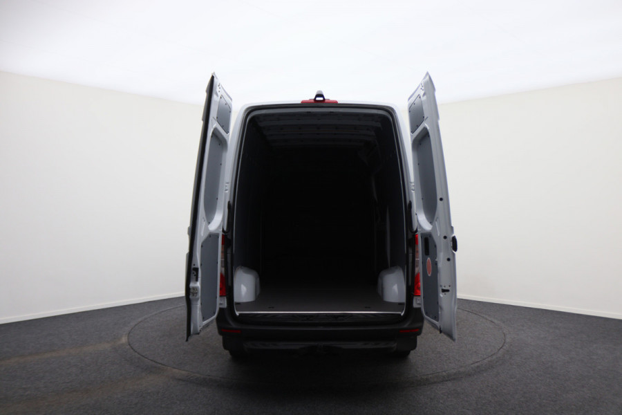Mercedes-Benz Sprinter 317 CDI L2H2 Airco, Cruise, Chauffeursstoel, Camera, Rijstrooksensor, Trekhaak, DAB