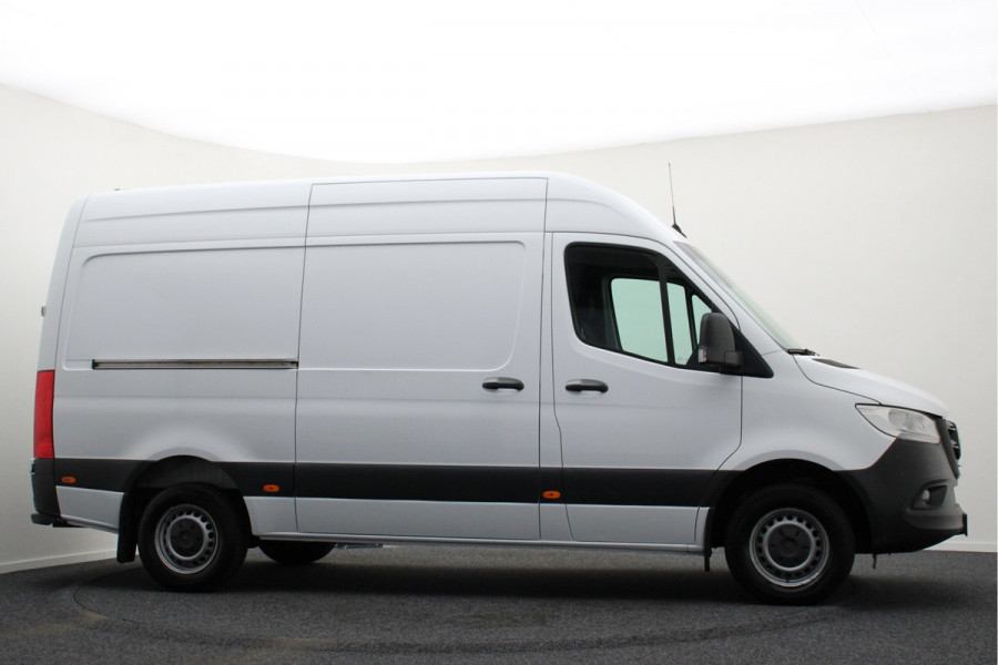 Mercedes-Benz Sprinter 317 CDI L2H2 Airco, Cruise, Chauffeursstoel, Camera, Rijstrooksensor, Trekhaak, DAB